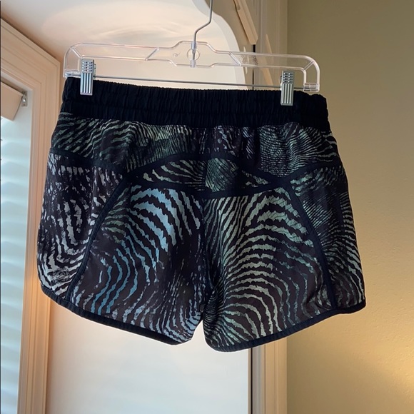 Lululemon Tracker Short III in Secret Society - Picture 3 of 7